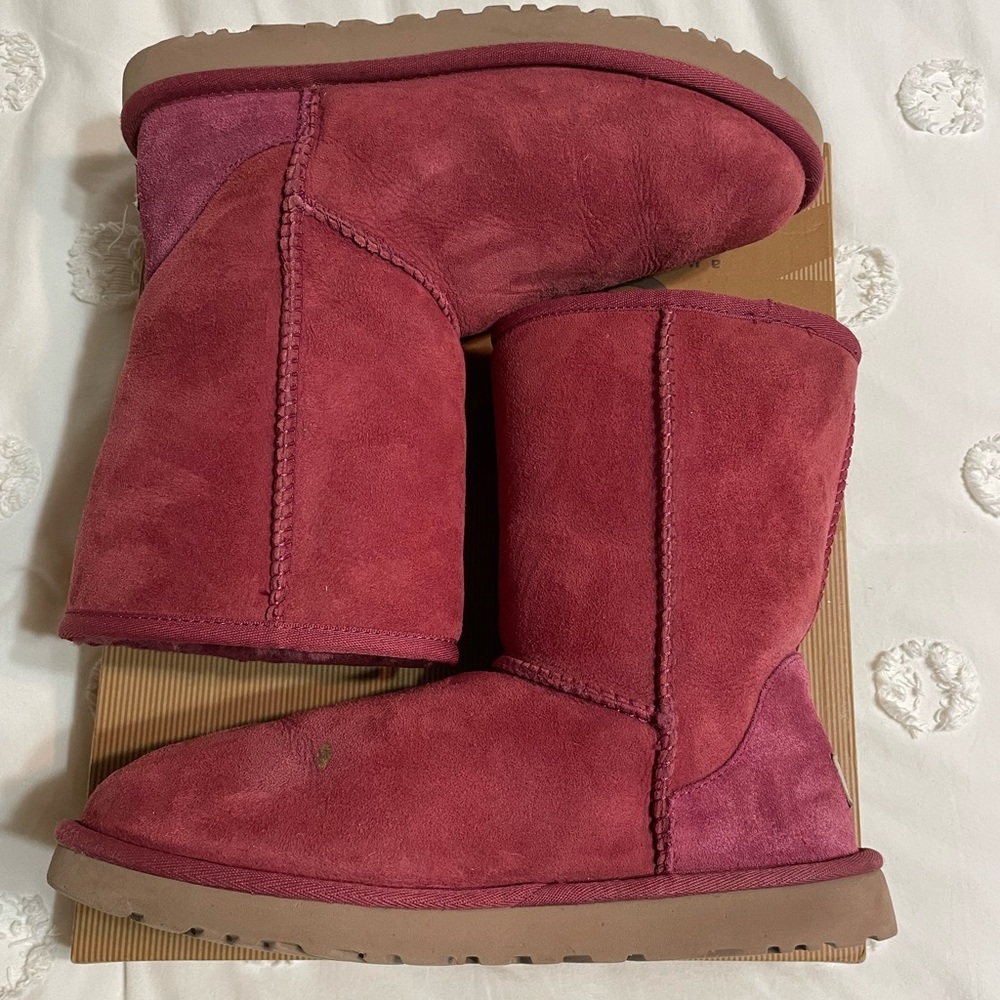 red mini uggs
